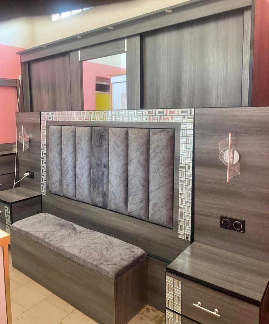 Ensemble de Mobilier de Chambre avec Tête de Lit Rembourrée et Rangement