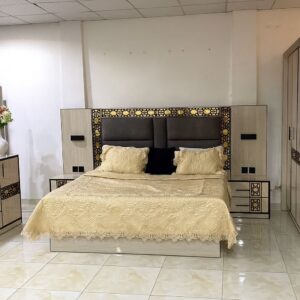 Ensemble Chambre à Coucher "Impériale" – Finition Bois Clair & Accents Géométriques Or/Noir