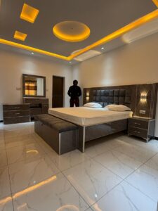 Ensemble Chambre à Coucher Complète "Prestige" – Finition Gris Laqué & Tête de Lit Capitonnée